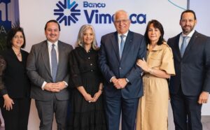 Tania Ares, Jesús Cornejo, Odette Polanco, Víctor Virgilio Méndez, Orietta Read y Roque del Guidice.