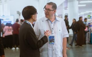 Takagi Masahiro, embajador de Japón, y Gilberto Chaves Mesen, productor del evento.
