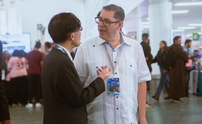 Takagi Masahiro, embajador de Japón, y Gilberto Chaves Mesen, productor del evento.