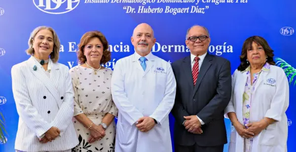 Directivos del Dermatológico durante la actividad.
