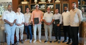 Representantes de ambas marcas durante la actividad.