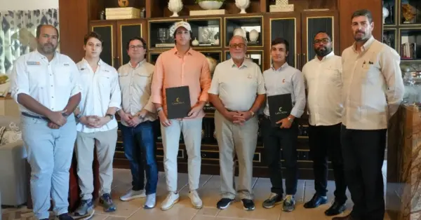 Representantes de ambas marcas durante la actividad.