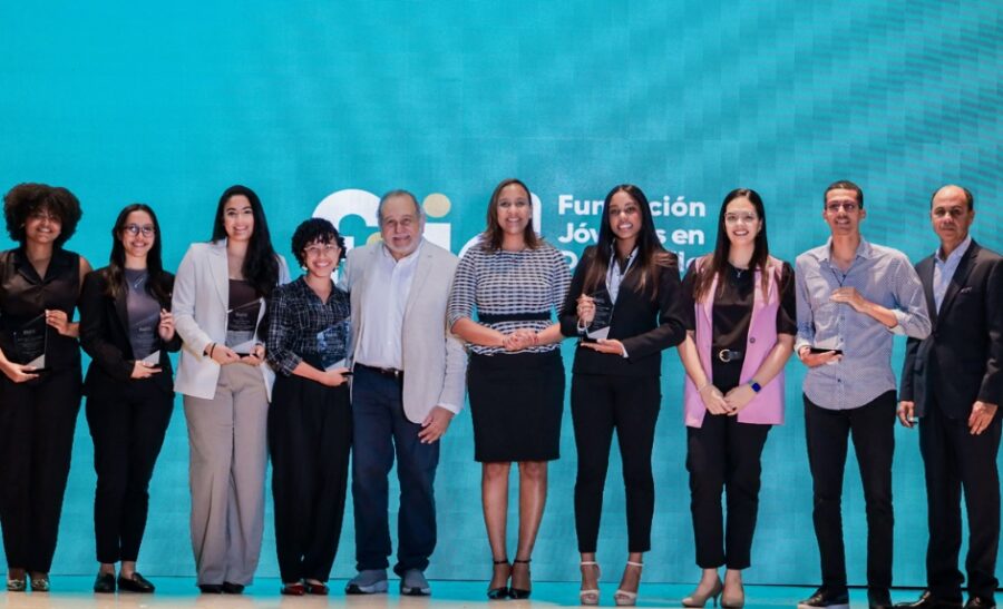 Estudiantes reconocidos por la fundación.