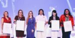 Ejecutivas de la asociación entregaron reconocimientos a mujeres líderes fundadoras.