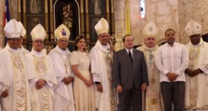 La ceremonia contó con la presencia   de los obispos de todo el país y de autoridades gubernamentales.  Arlenis castillo