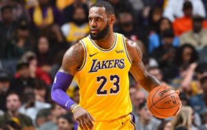 LeBron James, debe dar las gracias a su  fisioterapeuta que lo está haciendo   sentirse como  su fuese un pibe de 41 años.