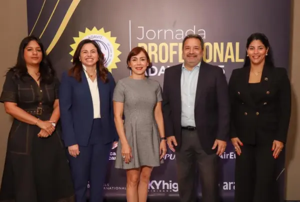 Alicia Abreu, Ana Santelises De Latour, Karla Alonso, Angel Elmúdesi y Michelle Rojas.