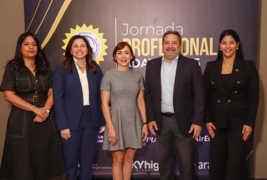 Alicia Abreu, Ana Santelises De Latour, Karla Alonso, Angel Elmúdesi y Michelle Rojas.