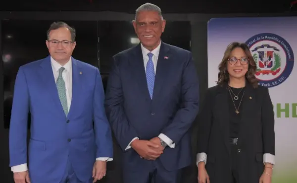 Steven Puig, Jesús -Chu- Vásquez y Josefina Navarrro.