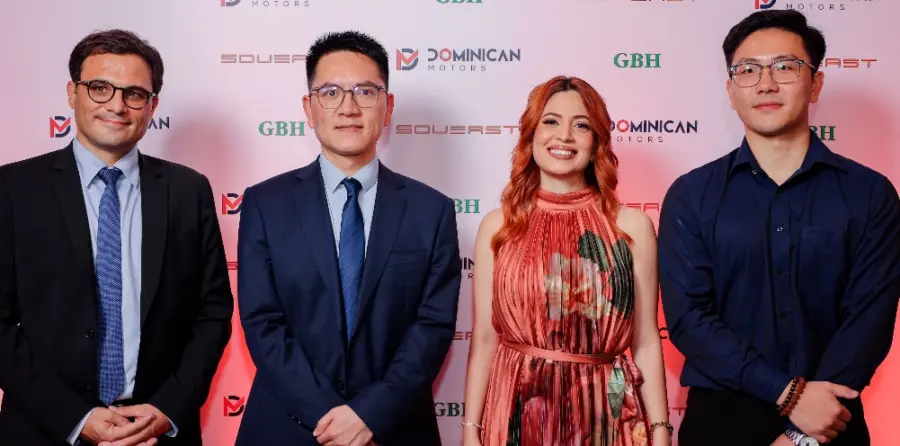 Sebastián Proux, Dong Zhou, Ashley Portes y Wu Fan.