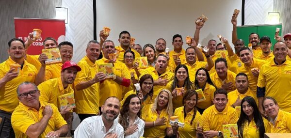 Ejecutivos de Helados Bon y personal de  EE. UU.