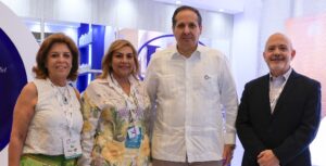 Emma Guzmán, Luz Almánzar,  Víctor Atallah, y Víctor Pou.