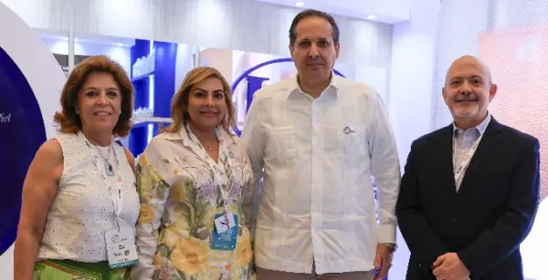 Emma Guzmán, Luz Almánzar,  Víctor Atallah, y Víctor Pou.