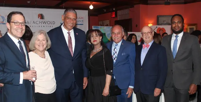 Ejecutivos de la entidad junto a representantes del Gobierno dominicano.