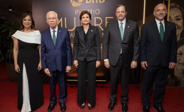 Josefina Navarro, Luis Molina Achécar, Raquel Peña, Steven Puig y Fidelio Arturo Despradel.
