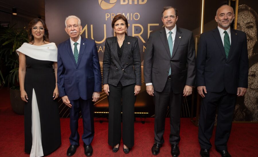 Josefina Navarro, Luis Molina Achécar, Raquel Peña, Steven Puig y Fidelio Arturo Despradel.