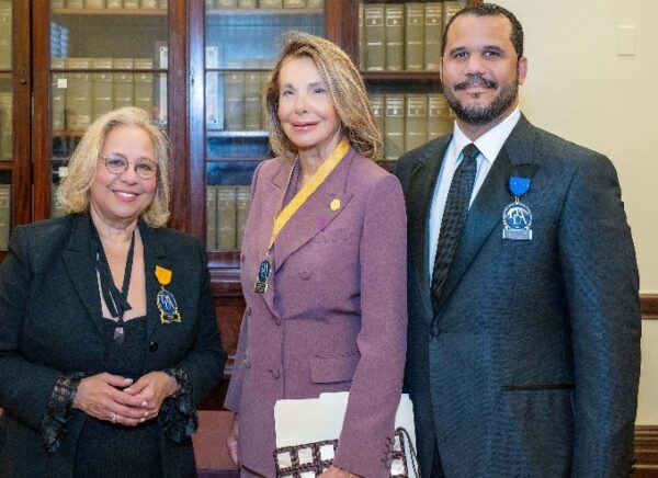 María Khury, Mariela Vicini y Alexis Colón.