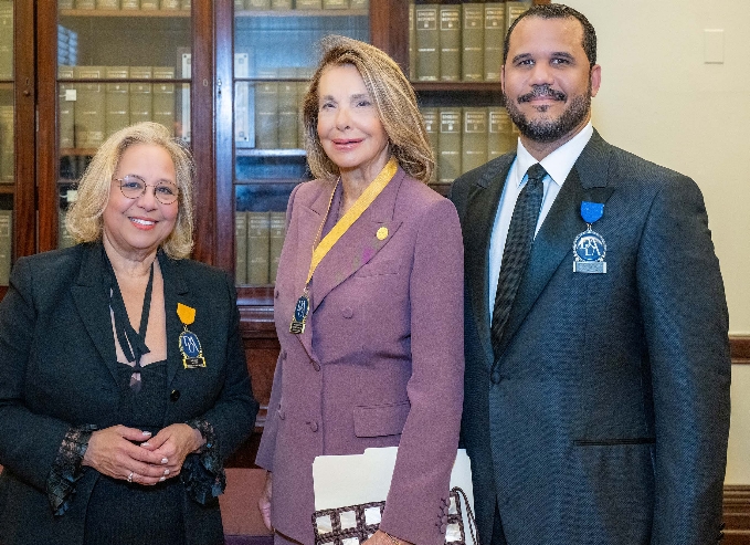 María Khury, Mariela Vicini y Alexis Colón.