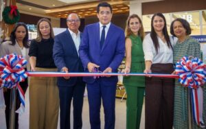 David Collado, Ligia Bonetti y José Clase inauguraron la feria.