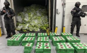 El Ministerio Público acusa a los miembros de la red de pagar sobornos a policías y militares en el país.