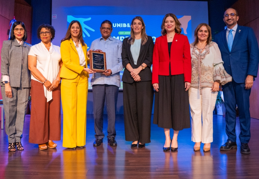 Juan Manuel Méndez fue reconocido en la graduación.
