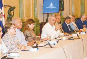 El mandatario anunció el apoyo a los sectores afectados en una rueda de prensa.