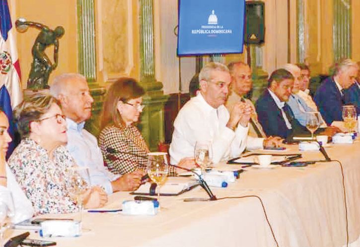 El mandatario anunció el apoyo a los sectores afectados en una rueda de prensa.