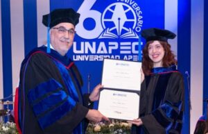 Vallejo recibió  el reconocimiento Honoris Causa de APEC.