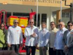 Presidente Abinader entrega maquinarias a Agricultura.