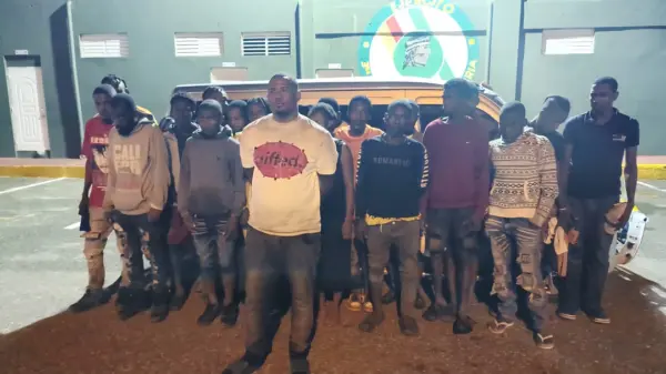 Conductor detenido con haitianos en San Juan