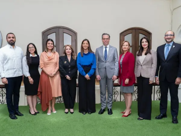 Representantes de la ADRU y del sector empresarial durante el encuentro.