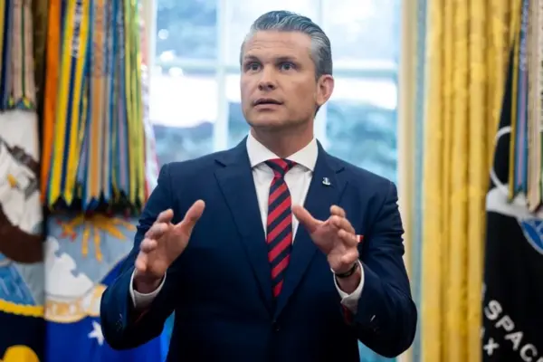 El secretario de Defensa de EE.UU., Pete Hegseth
