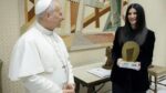 El Papa León XIV junto a Laura Pausini