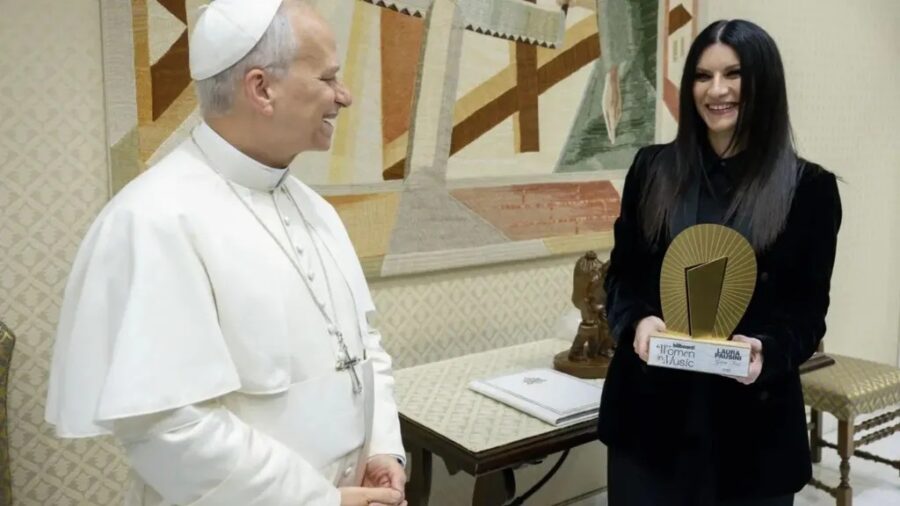 El Papa León XIV junto a Laura Pausini