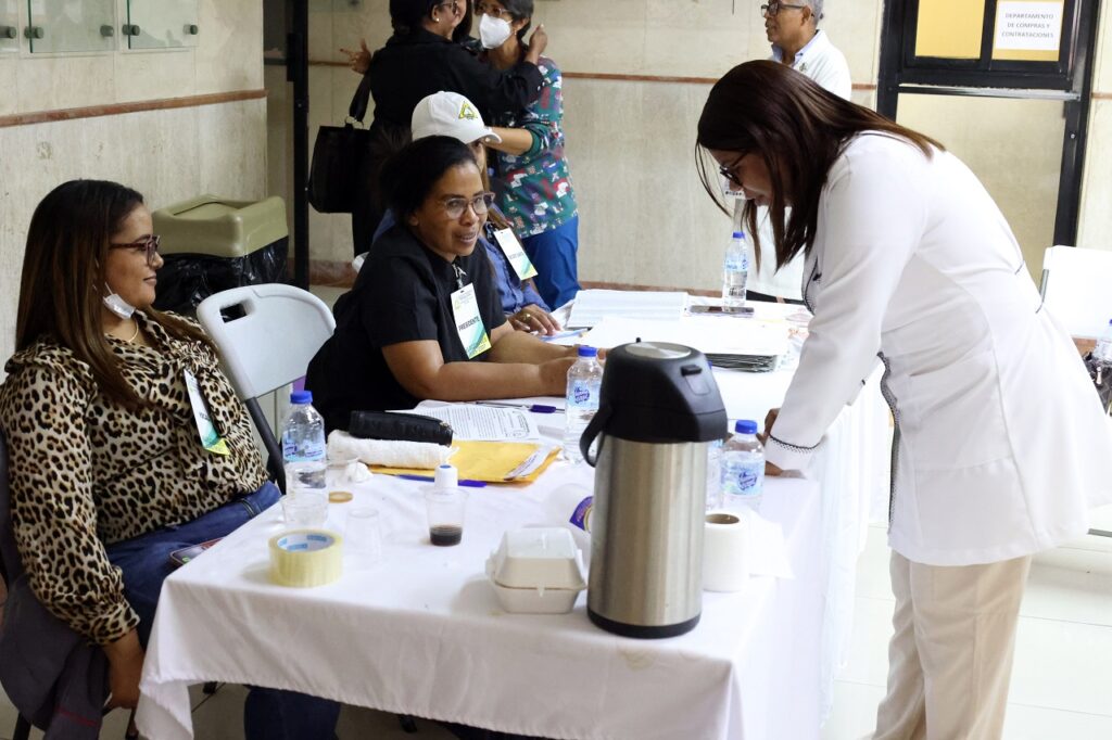 En Hospital Infantil Robert Reid Cabral habían votado más de 100 personas pasadas las 11 de la mañana. Alexis Monegro 
