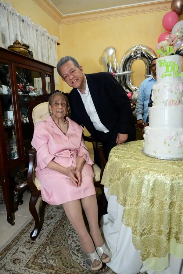 Elsa Bienvenida Reyna Romero de Báez y Leonel Fernandez
