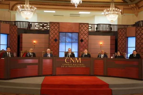 En estos momentos, el presidente Luis Abinader
