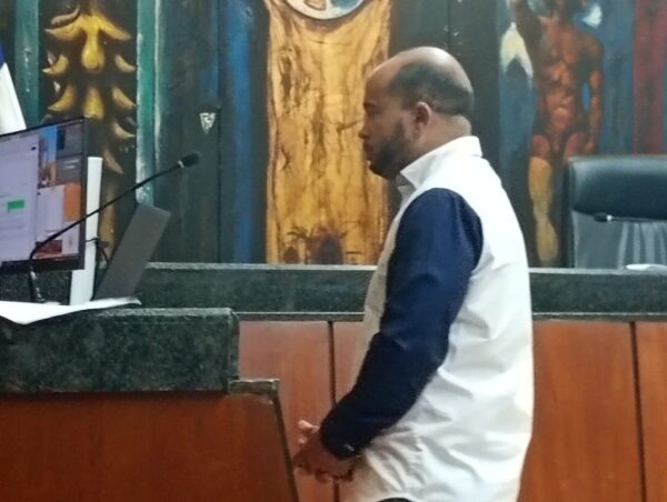 Estefani José Vásquez Amarante- esposo-diputada