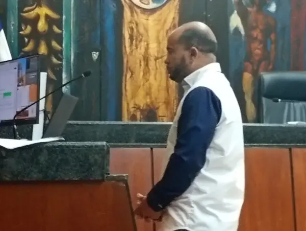 Estefani José Vásquez Amarante- esposo-diputada