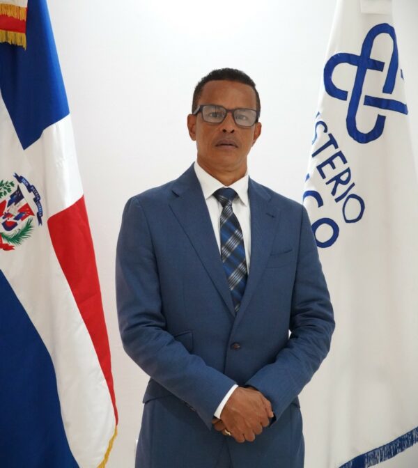 Magistrado Andrés Comas.