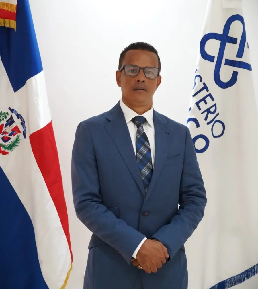 Magistrado Andrés Comas.