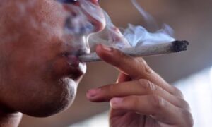 En las cifras figuran jóvenes dominicanos.