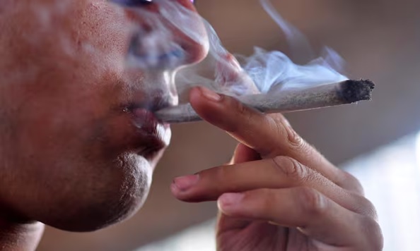 En las cifras figuran jóvenes dominicanos.