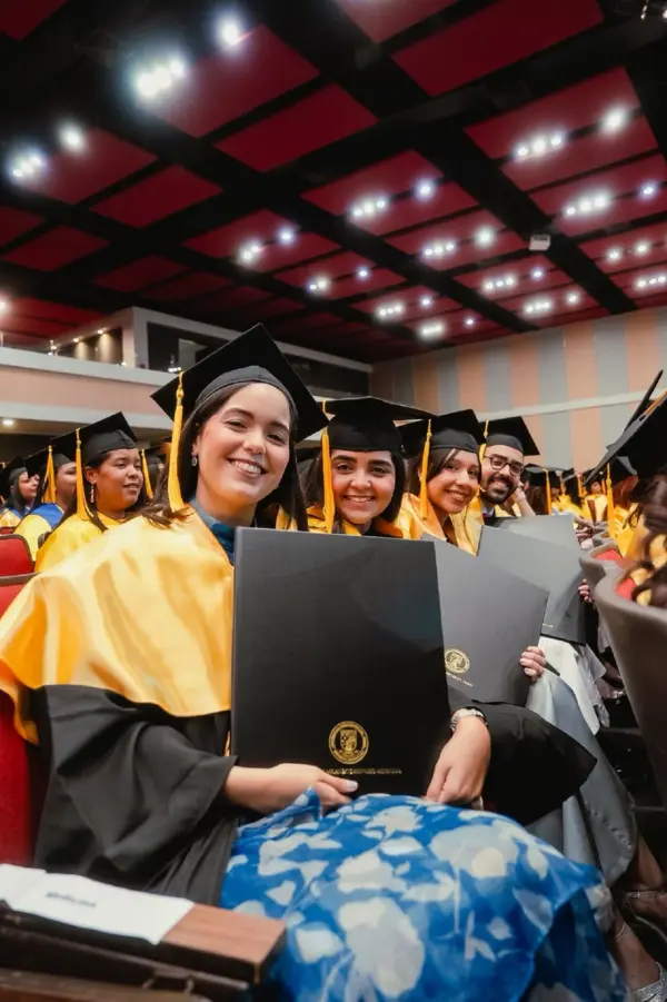 Graduandos de UNIBE