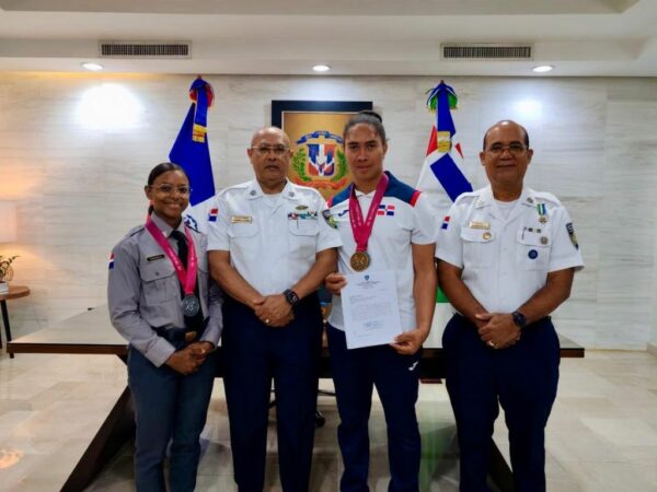 Desde la izquierda Beatriz Pirón, Guzmán Peralta, Yudelina Mejía y Mateo Moquete