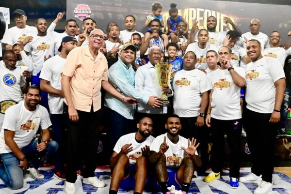 Mauricio B{aez, corona 11