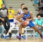 Mauricio-Gerardo Suero del Mauricio Báez es defendido por Víctor Liz, de San Lázaro.