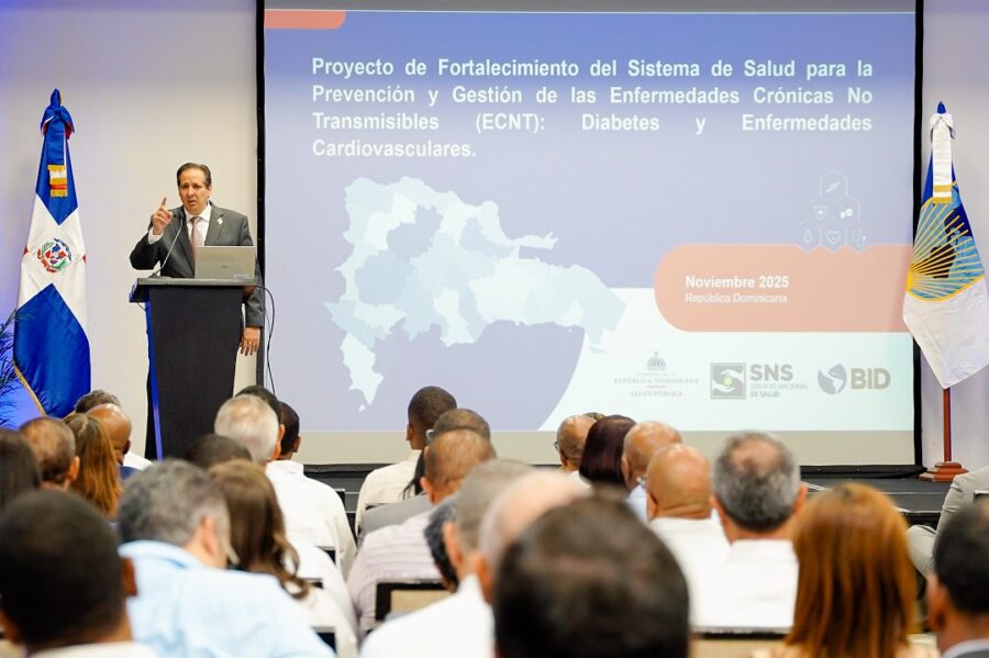 El ministro de Salud, Víctor Atallah