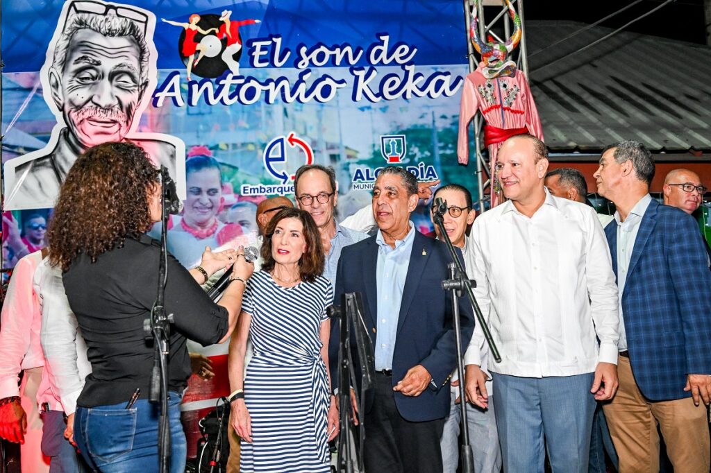 Nueva York-Kathy Hochul -visita-Santiago