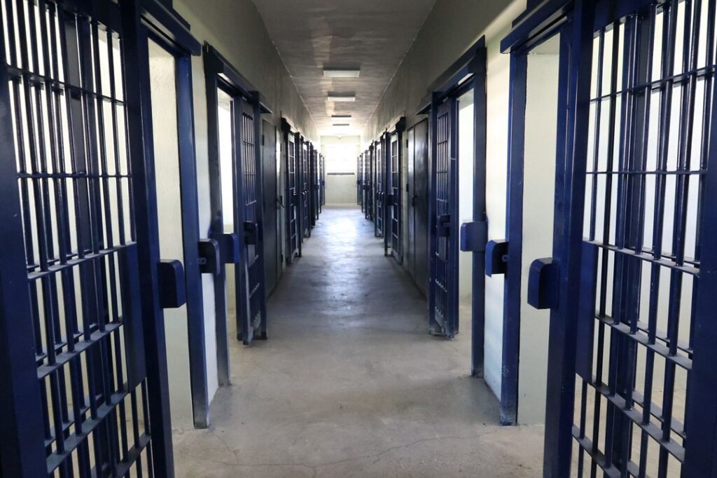 Pasillo en el centro correccional Las Parras